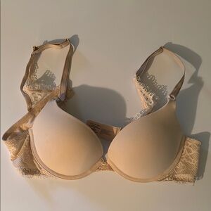 Soma Cream Bra with Adjustable Straps and Lace Detail